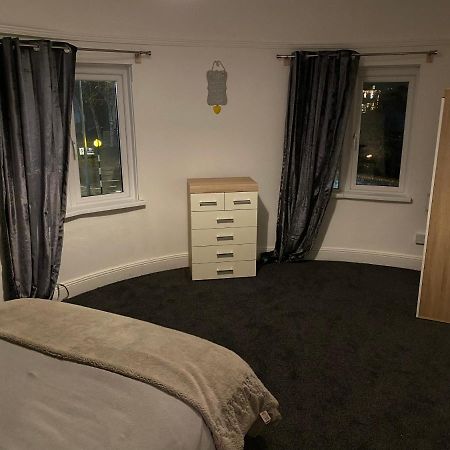 Spacious 2 Bed Apartment, Close To Village Shops Cardiff Exterior photo