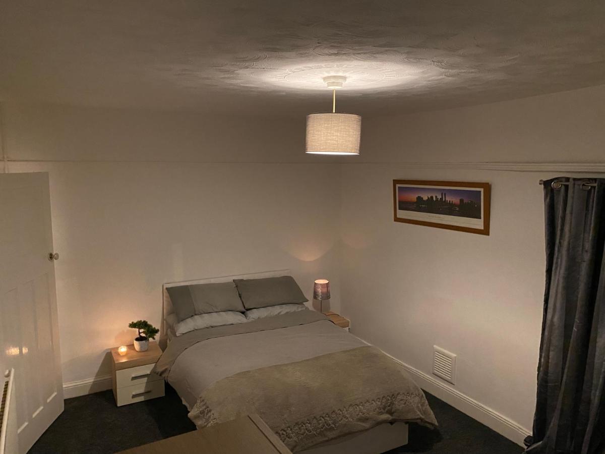 Spacious 2 Bed Apartment, Close To Village Shops Cardiff Exterior photo