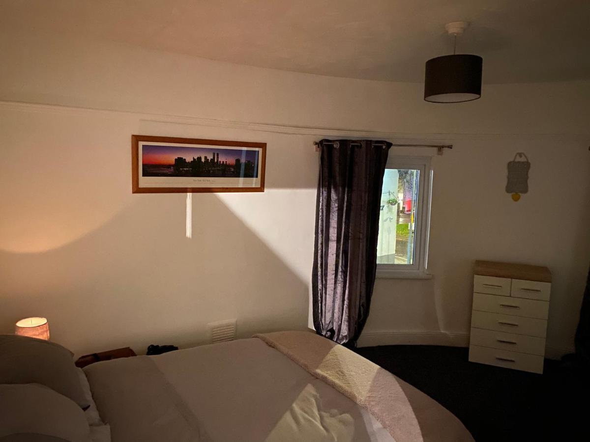 Spacious 2 Bed Apartment, Close To Village Shops Cardiff Exterior photo