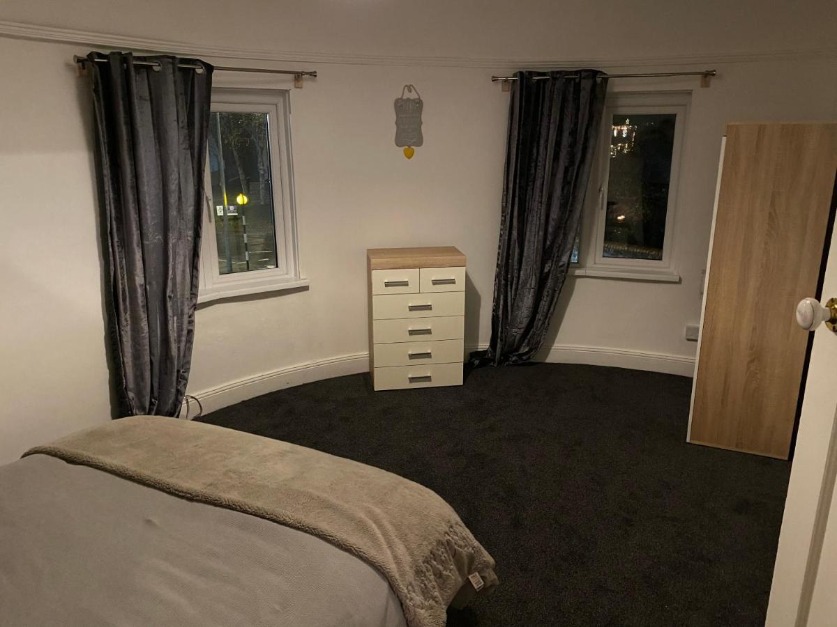 Spacious 2 Bed Apartment, Close To Village Shops Cardiff Exterior photo