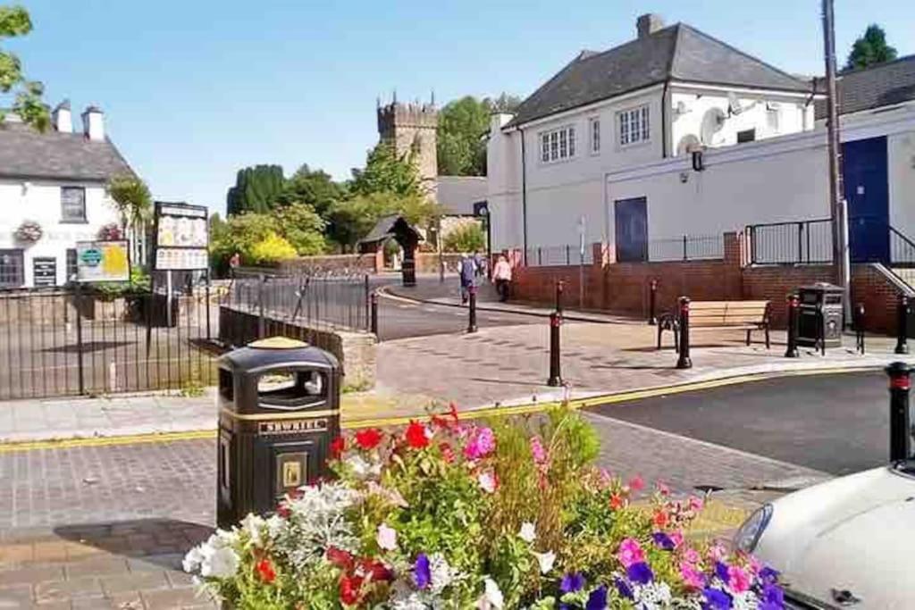Spacious 2 Bed Apartment, Close To Village Shops Cardiff Exterior photo
