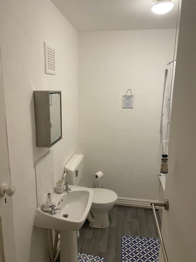 Spacious 2 Bed Apartment, Close To Village Shops Cardiff Exterior photo