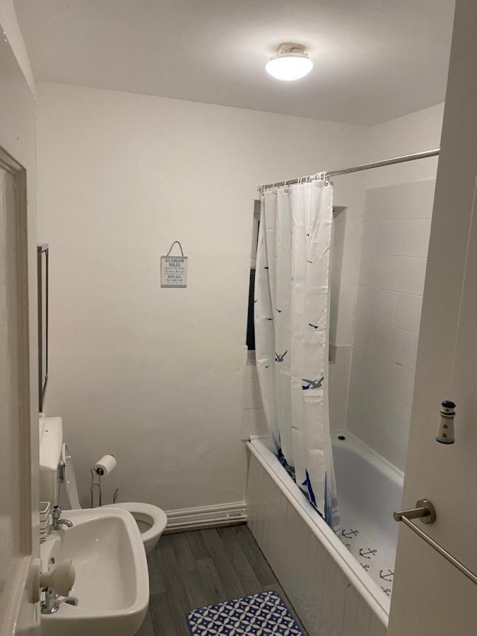 Spacious 2 Bed Apartment, Close To Village Shops Cardiff Exterior photo